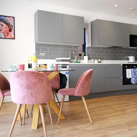 Modern One Bedroom Apartment In Ealing Common